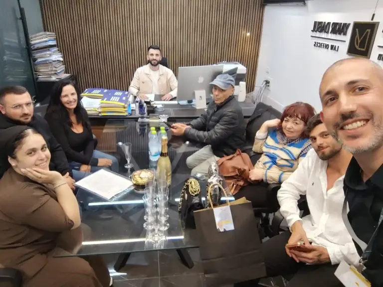 צדדים לעסקה בחדר הישיבות
